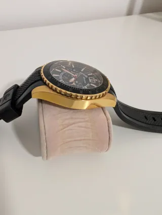 Reloj Guess Collection Chronograph Negro/Dorado