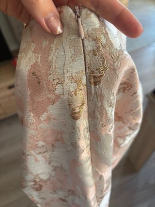 Pantalón de pinzas estampado rosa y dorado