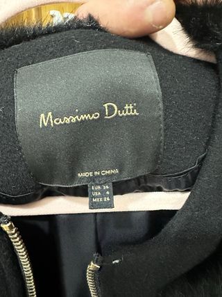 Abrigo Massimo Dutti Negro con Pelo