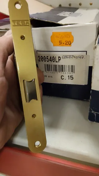 Picaporte TESA latón