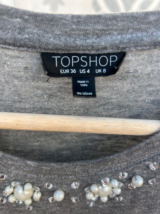 Camiseta Topshop gris con perlas