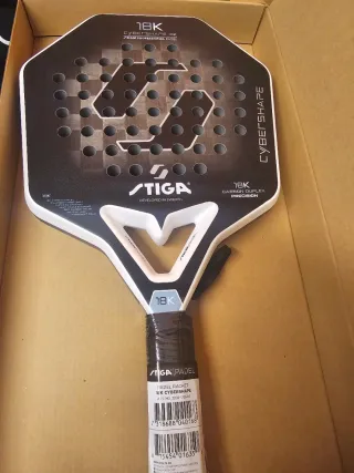 Pala de pádel nueva Stiga Cybershape 18K