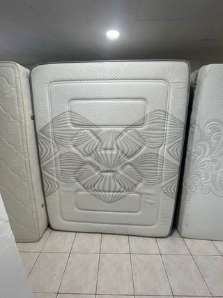 Colchones y somieres de hotel seminuevos