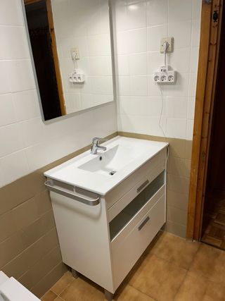 Espejo de baño con luz LED en perfecto estado