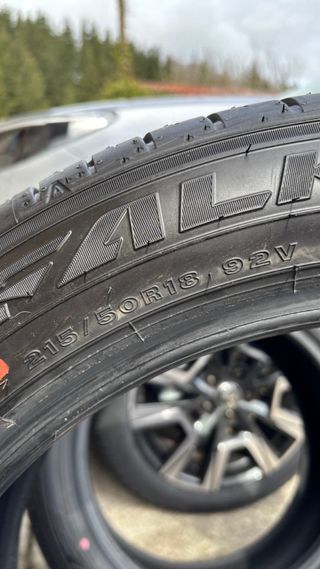 Neumáticos Falken 215/50/18