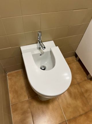 Bidé Jacob de la font con tapa y monomando