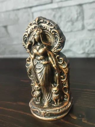 Statua Dea Fortuna con Gatti