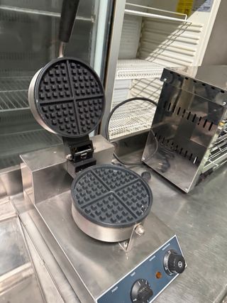 Gofrera industrial Lacor en perfecto estado