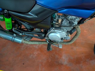 YBR 125 Café Racer cambio de nombre incluido.