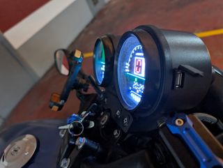 YBR 125 Café Racer cambio de nombre incluido.