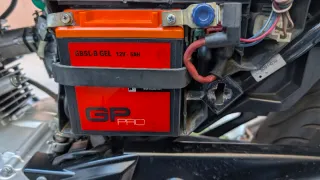 YBR 125 Café Racer cambio de nombre incluido.