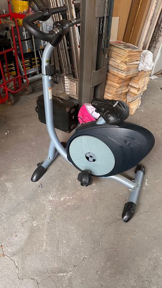 Bicicleta Estática Gris y Negra