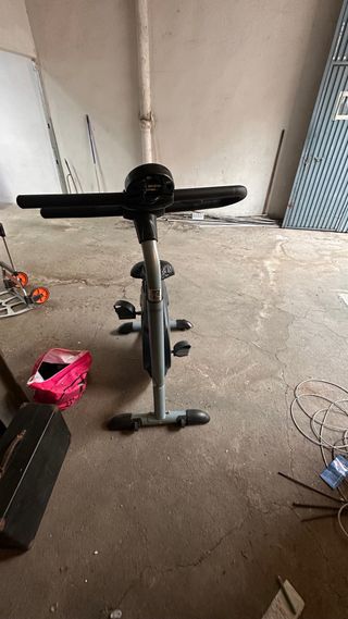 Bicicleta Estática Gris y Negra