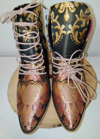 Nuovi stivali da donna con borchie taglia 38