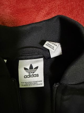 Chaqueta Adidas Negra con Rayas Blancas