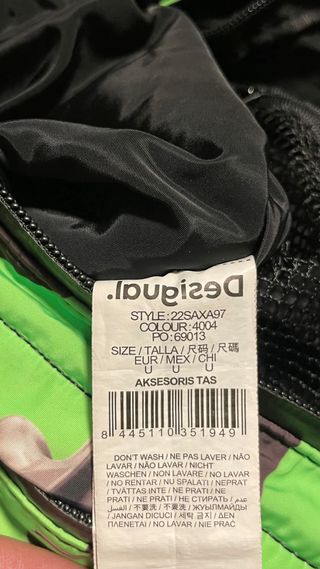 Riñonera Desigual verde fluorescente.