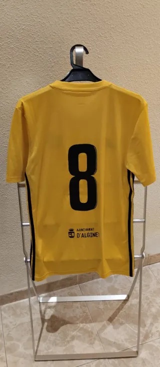 Camiseta Adidas Deportiva Amarilla futbol.