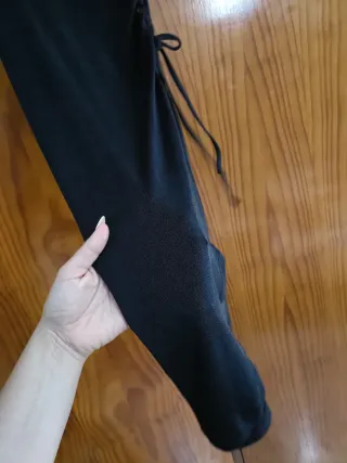 Falda negra con cordones