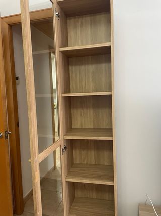 Librería Billy con puerta de cristal
