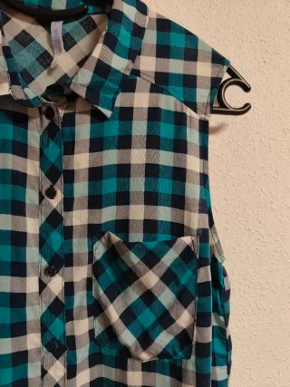 Camisa sin mangas se chica talla S de Bershka.