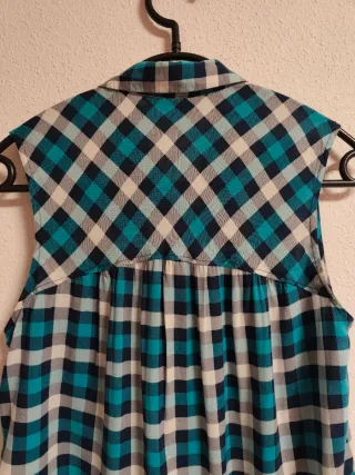 Camisa sin mangas se chica talla S de Bershka.