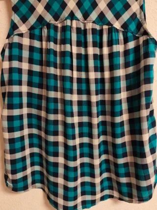 Camisa sin mangas se chica talla S de Bershka.