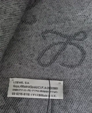 Sciarpa invernale grigia con logo