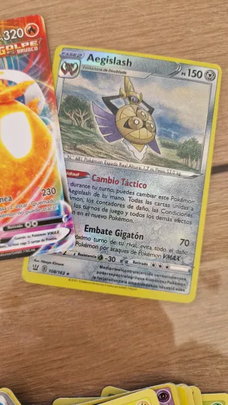 Lote Pokémon 22 cartas – Cinderace VMAX + V + Foil