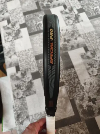 Pala de pádel Black Crown especial pro