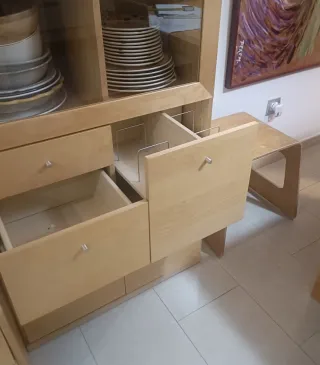 Mueble de comedor madera clara Ikea