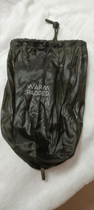 Cazadora acolchada Uniqlo verde oliva