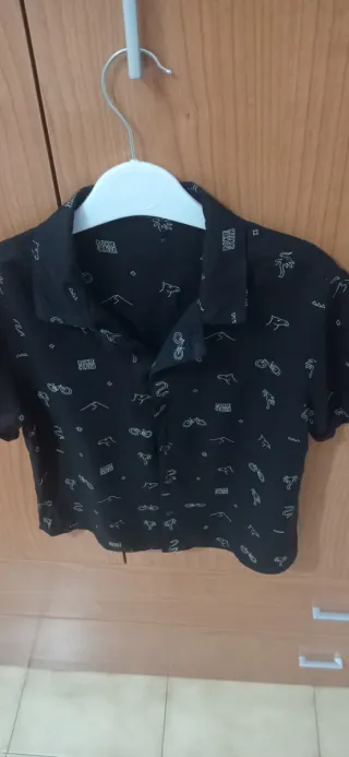 Camisa negra estampada de talla  6-7 años