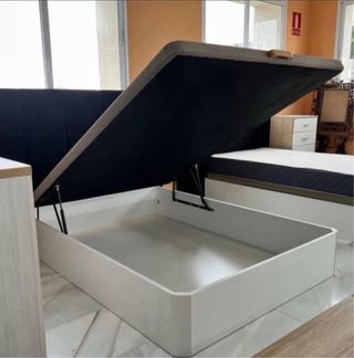 Canapés y colchones en liquidación