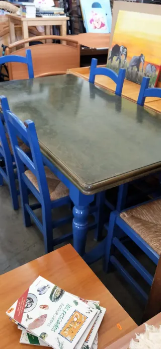 Mesa y 4 Sillas Azules