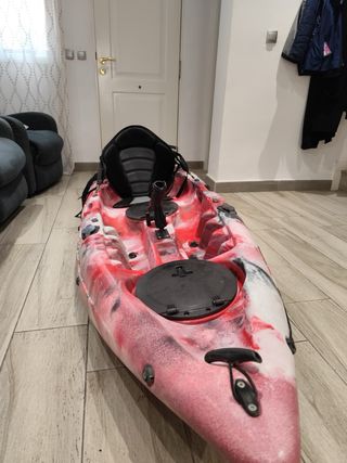 Kayak rígido para pesca con accesorios