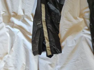 Giacca e pantaloni antipioggia da moto nuovi