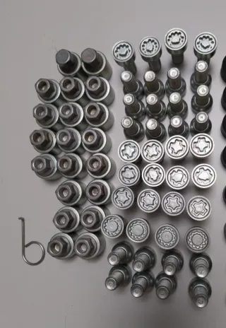 Se vende tornillos antirrobo VW GOLF MK7 AUDI SEAT