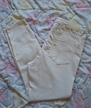 Vaqueros Stradivarius T-40 Blancos Elásticos