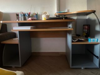 Escritorio madera y plástico