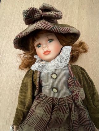 Muñeca de porcelana vintage