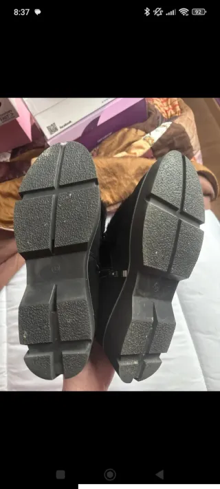 Botas negras con pelo y cremallera