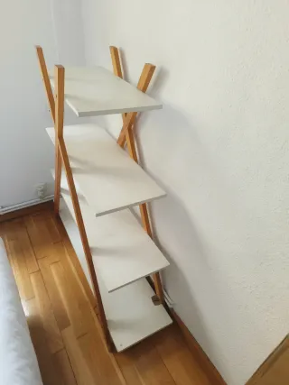 Estantería de madera diseño moderno