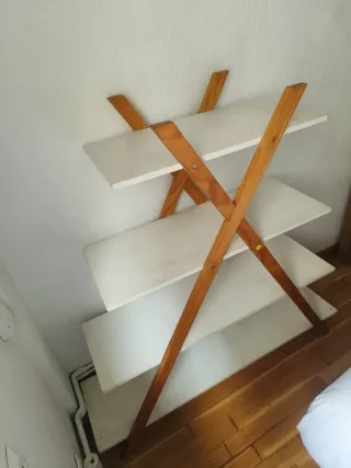 Estantería de madera diseño moderno