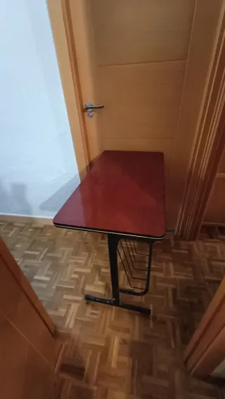 Mesa auxiliar madera y metal con revistero