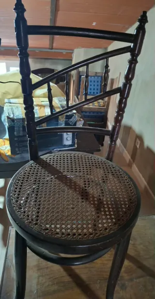 Vecchie sedie Thonet in legno