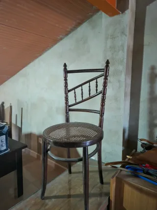 Vecchie sedie Thonet in legno