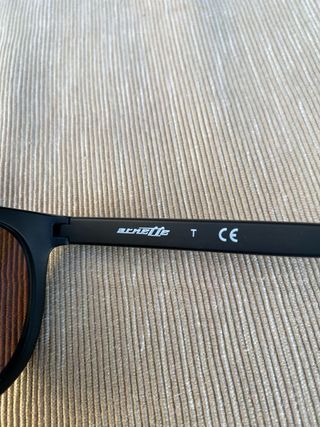 Occhiali da sole Arnette specchiati neri