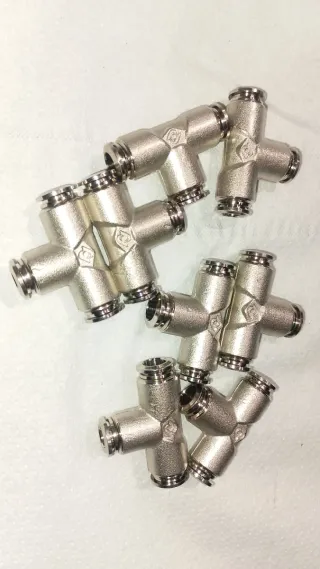 Raccordi pneumatici a croce diametro 8, 8 pezzi