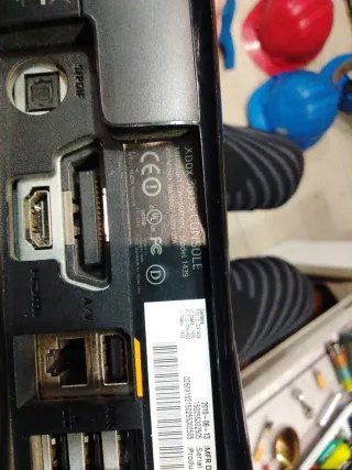 Consola Xbox 360 Slim Negra + Cargador