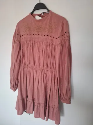 Vestido corto Zara rosa bordado